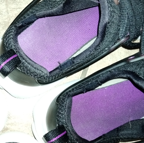 NIKE - Picture 4 of 8